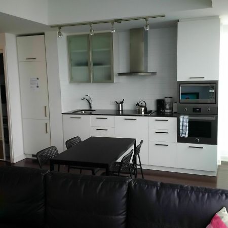 Trinity Suites - Condo On York Street Toronto Esterno foto
