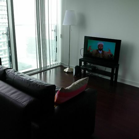 Trinity Suites - Condo On York Street Toronto Esterno foto