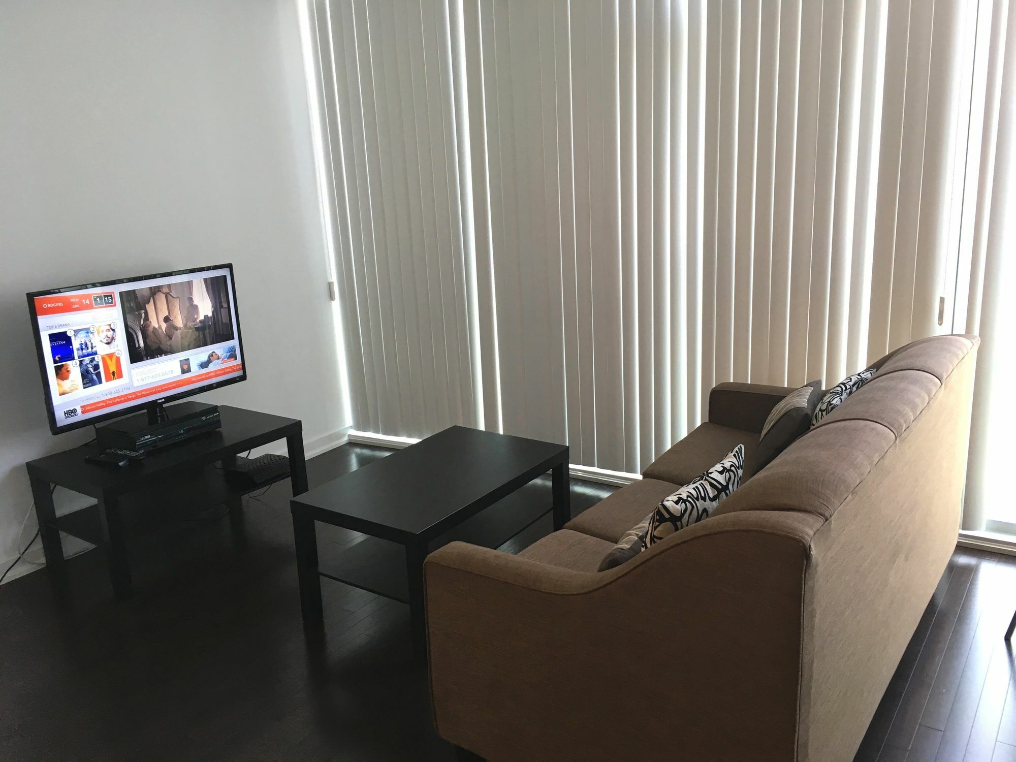 Trinity Suites - Condo On York Street Toronto Esterno foto