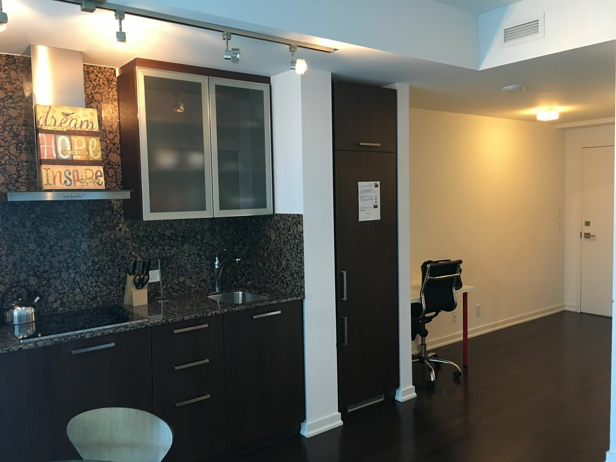 Trinity Suites - Condo On York Street Toronto Esterno foto
